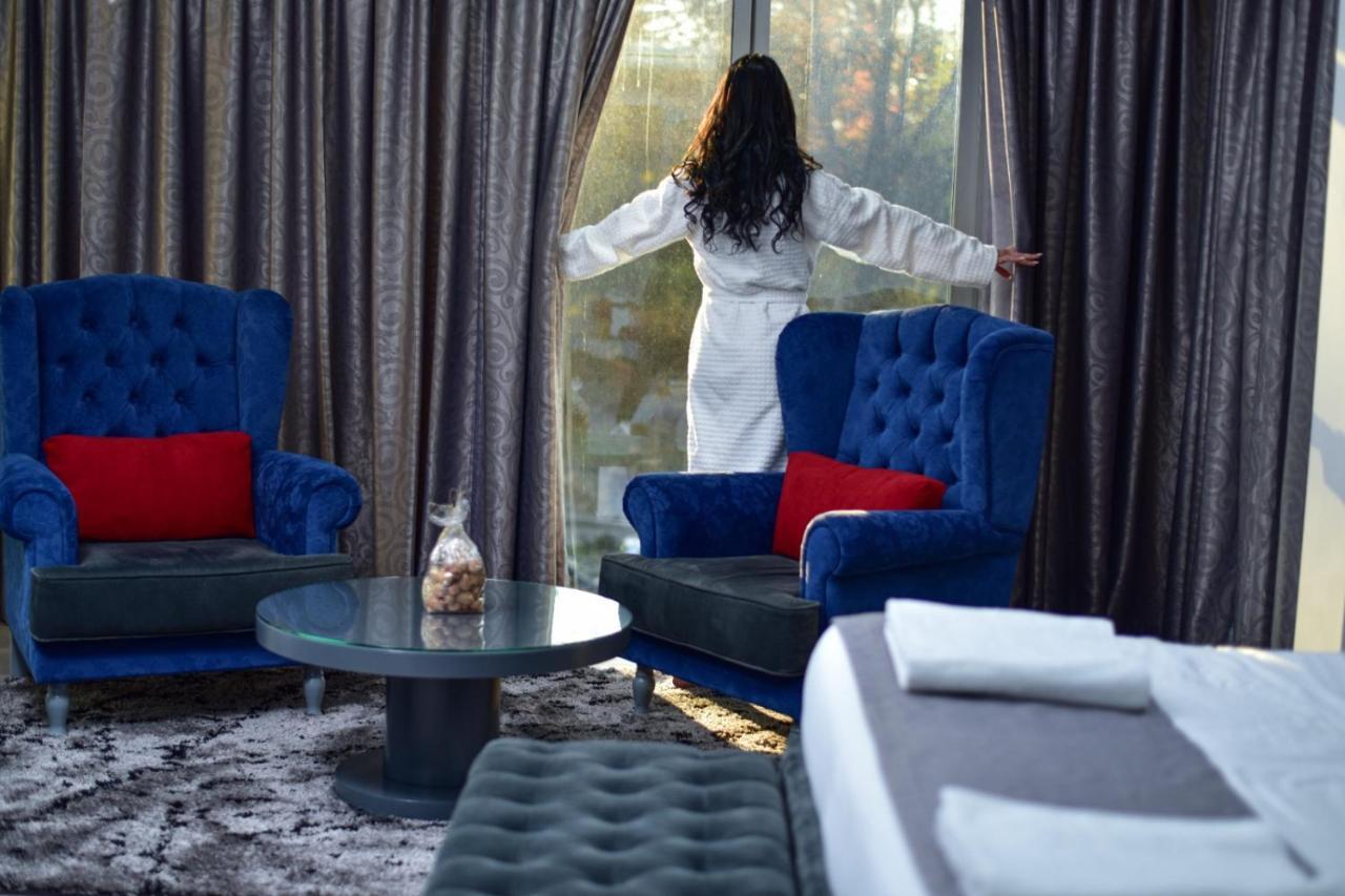 New W Hotel Tiranë Luaran gambar