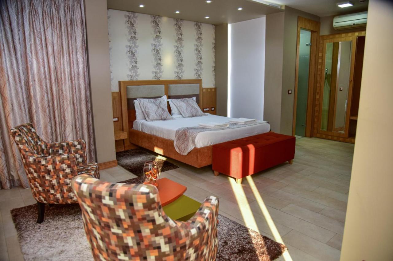 New W Hotel Tiranë Luaran gambar