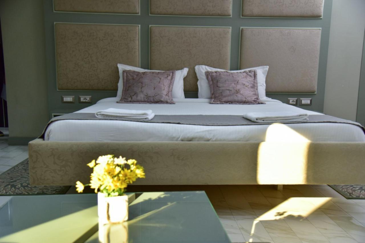 New W Hotel Tiranë Luaran gambar