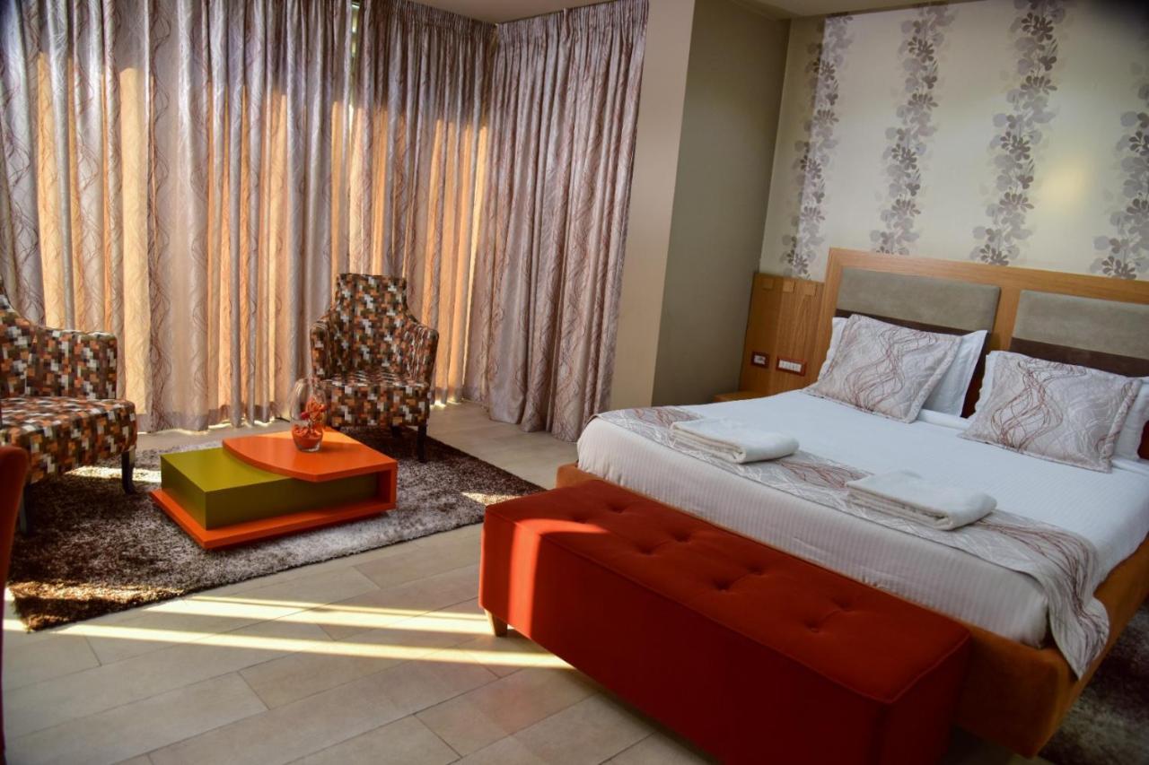 New W Hotel Tiranë Luaran gambar