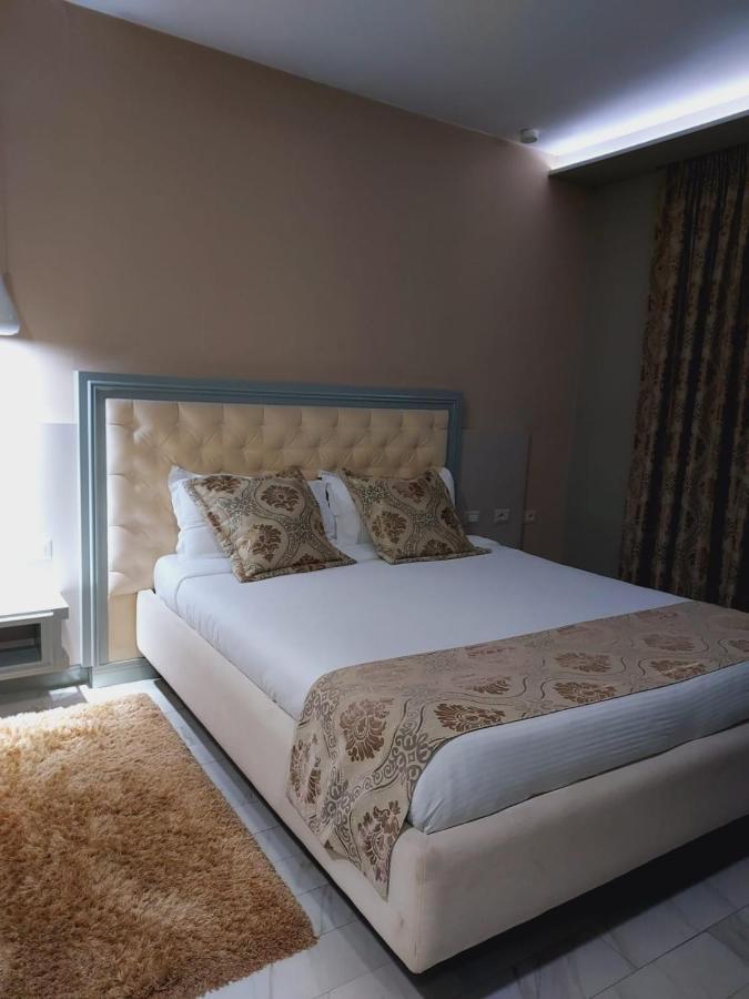 New W Hotel Tiranë Luaran gambar