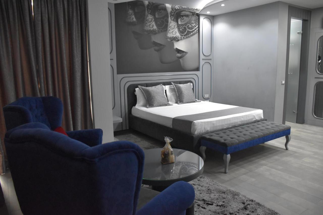 New W Hotel Tiranë Luaran gambar