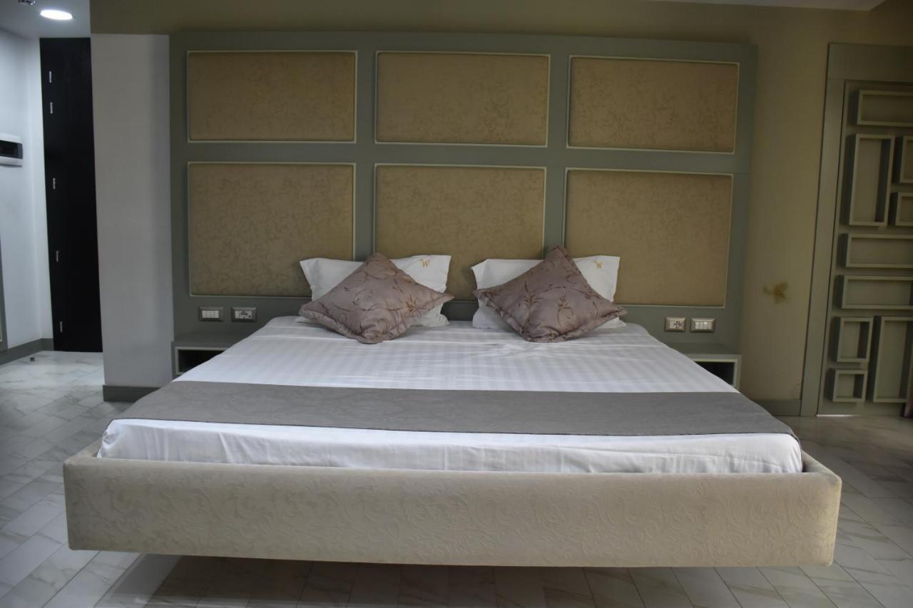 New W Hotel Tiranë Luaran gambar