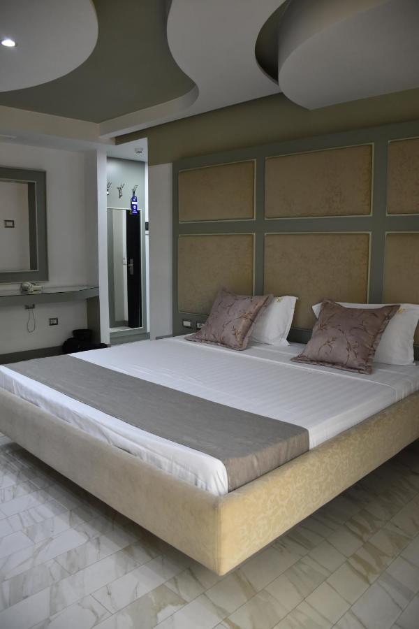 New W Hotel Tiranë Luaran gambar