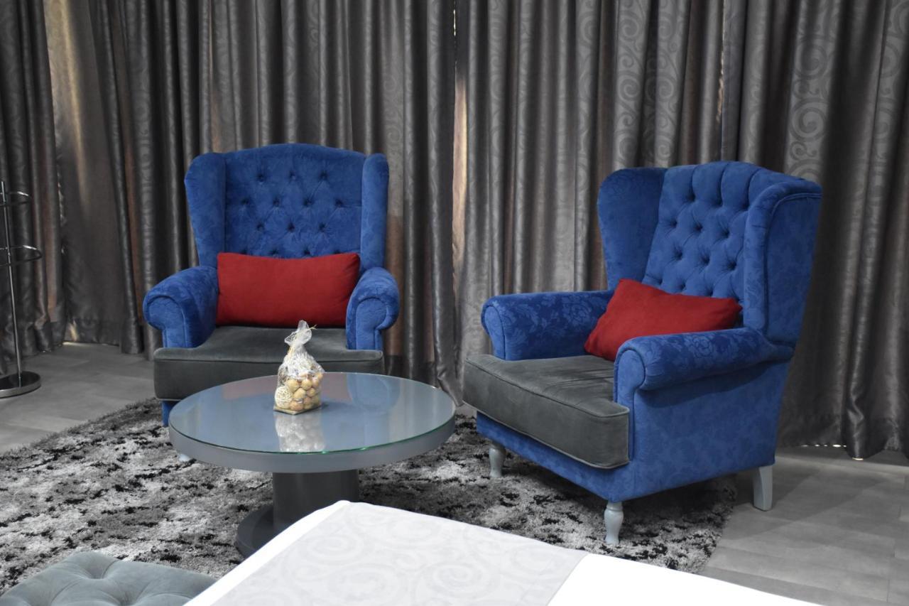 New W Hotel Tiranë Luaran gambar
