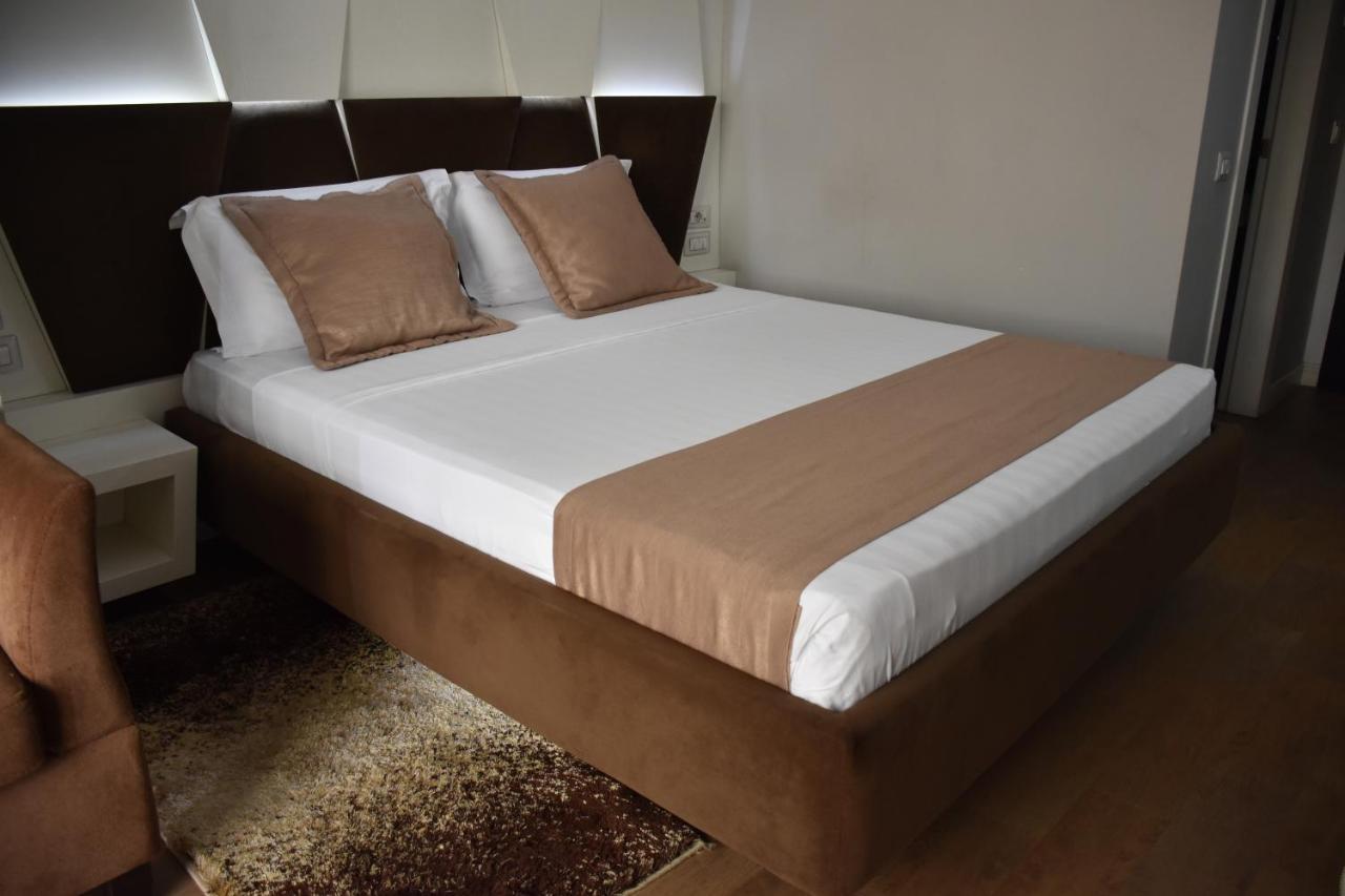New W Hotel Tiranë Luaran gambar
