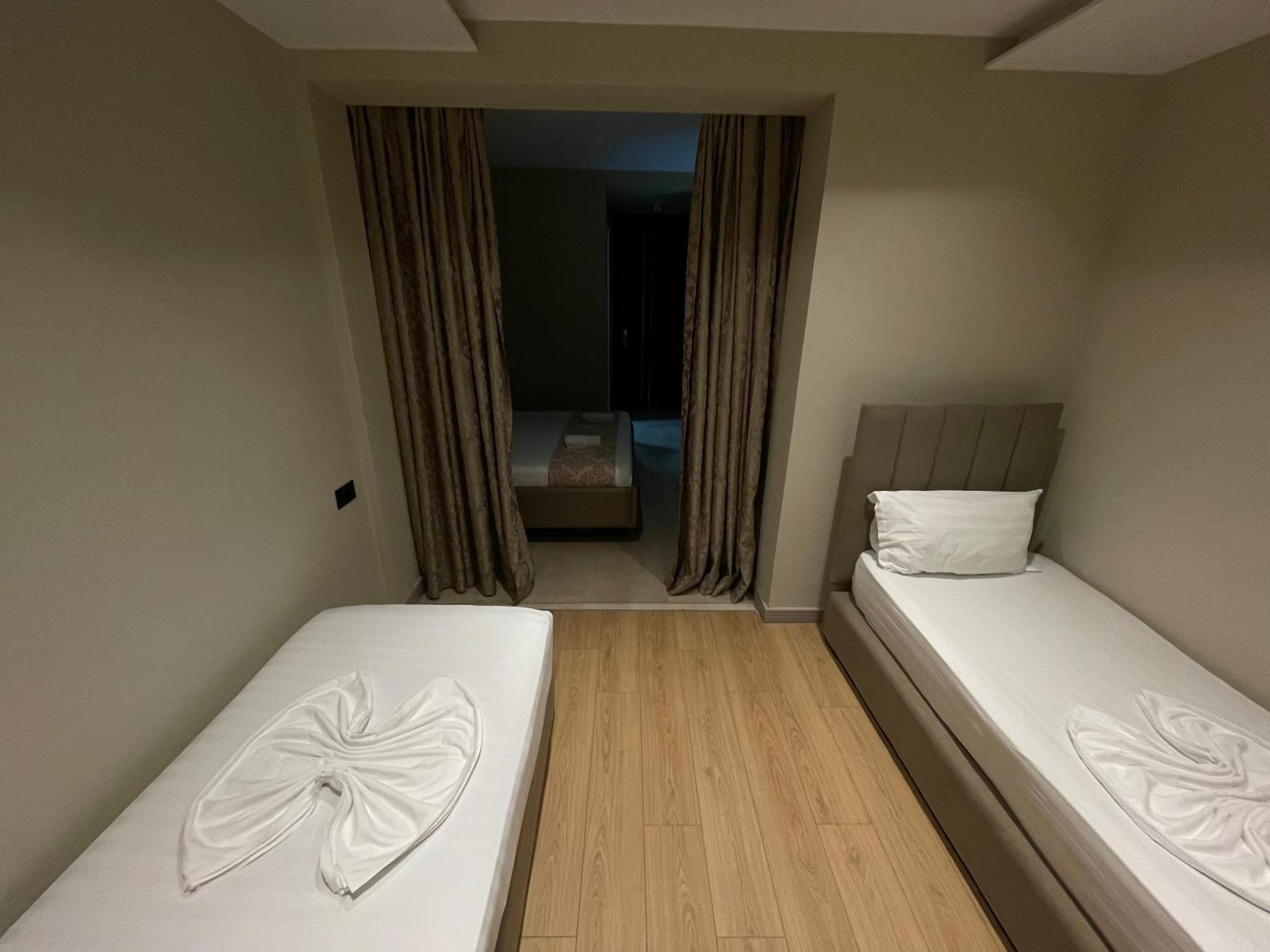New W Hotel Tiranë Luaran gambar