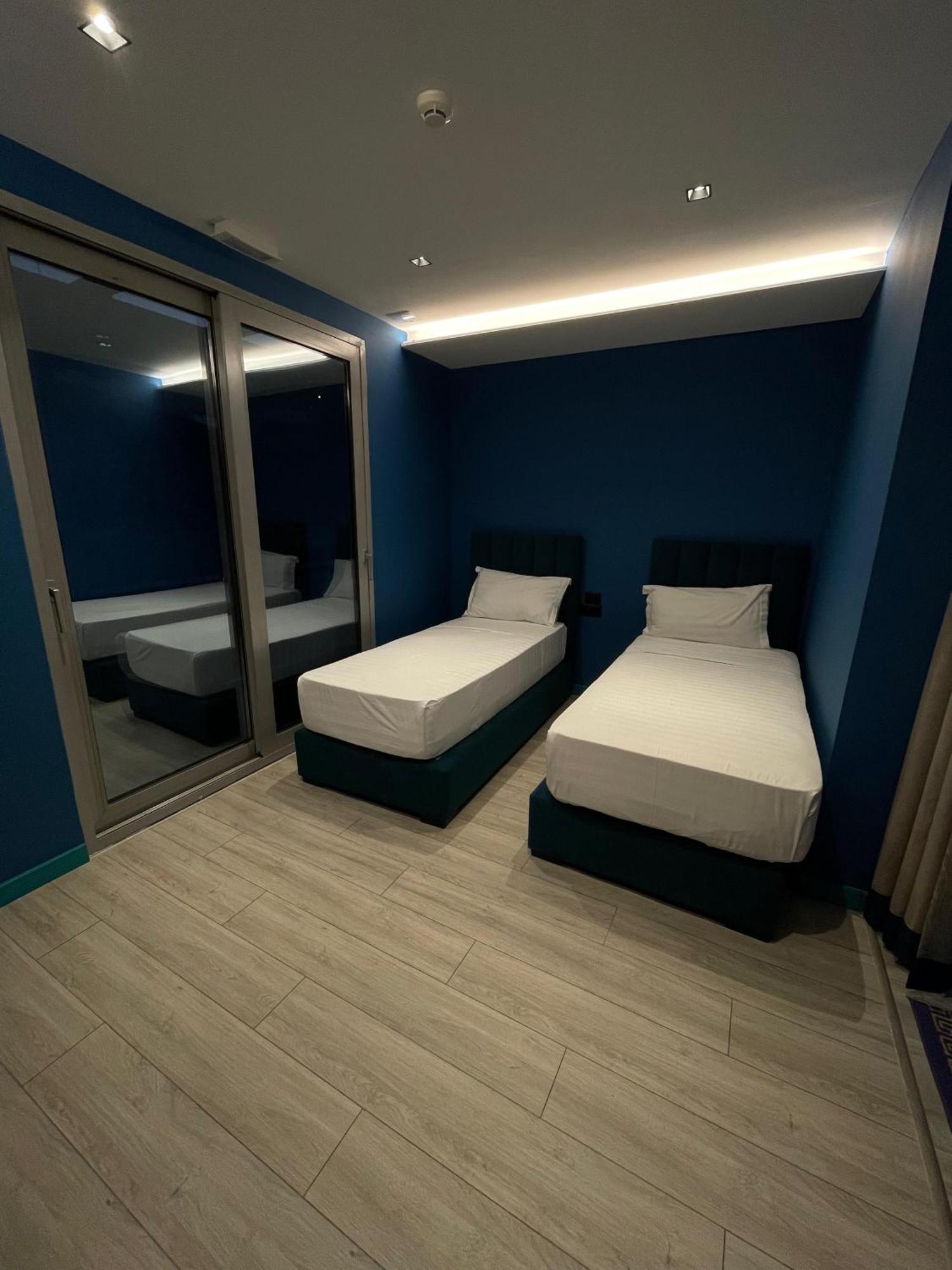 New W Hotel Tiranë Luaran gambar