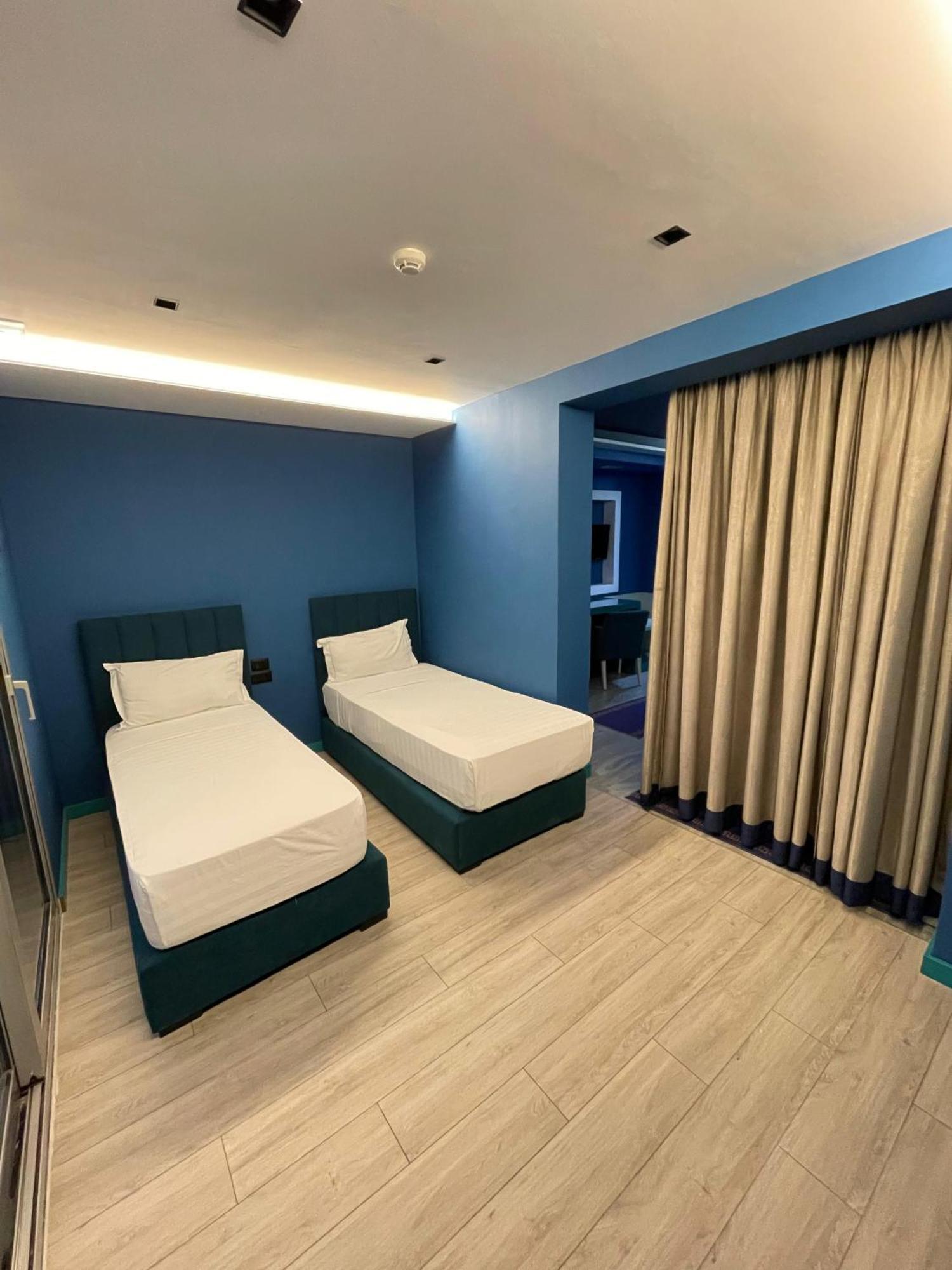 New W Hotel Tiranë Luaran gambar