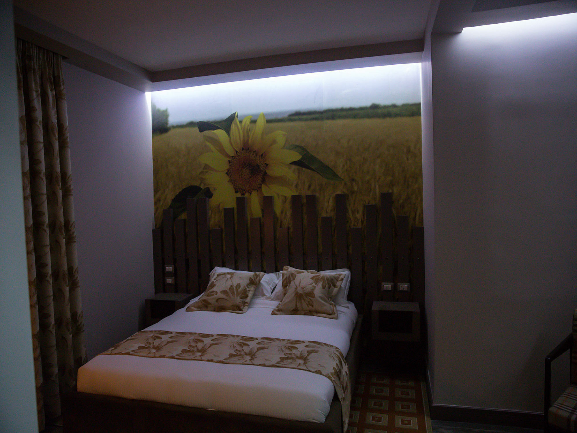 New W Hotel Tiranë Luaran gambar