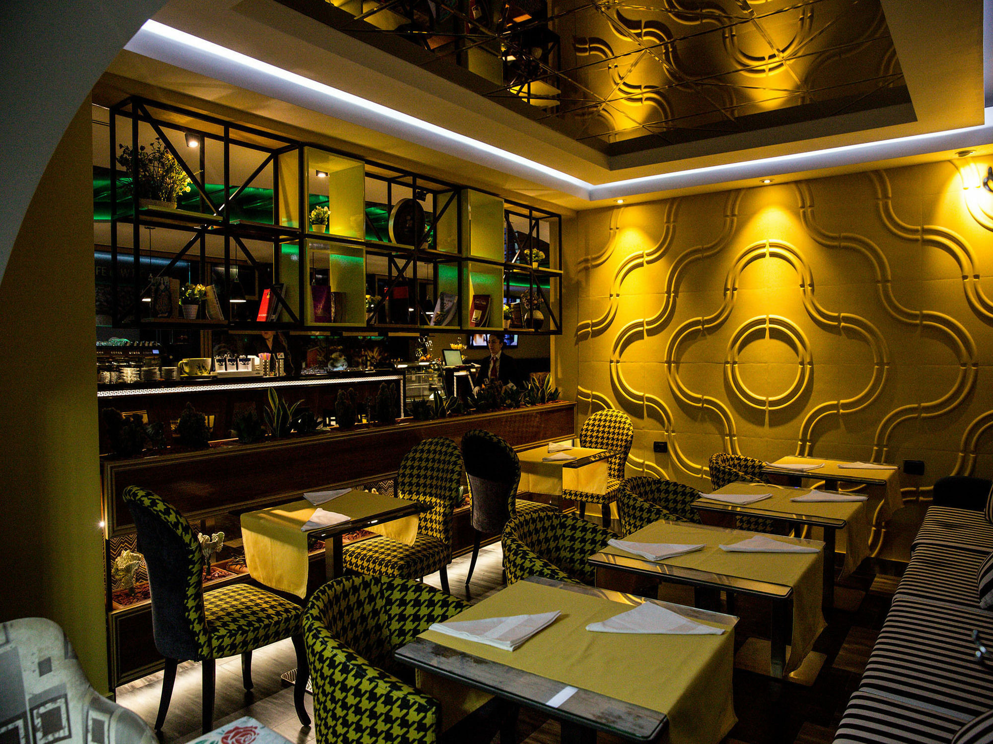 New W Hotel Tiranë Luaran gambar